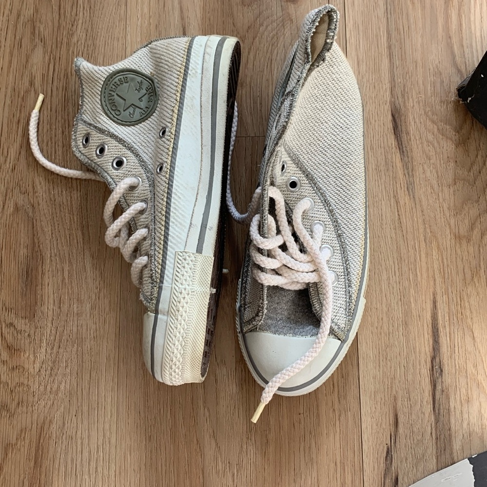 Hightop Canvas Converse sneakers size 6 1/2 womens